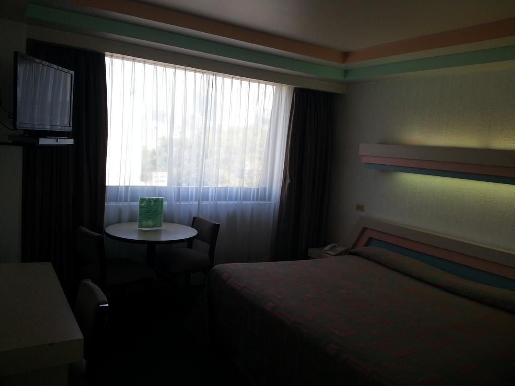 Hotel Puebla Mexico City Room photo