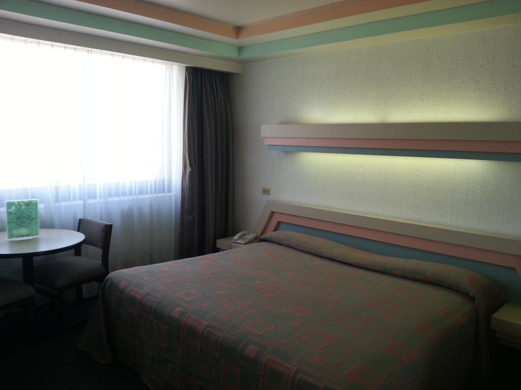 Hotel Puebla Mexico City Room photo